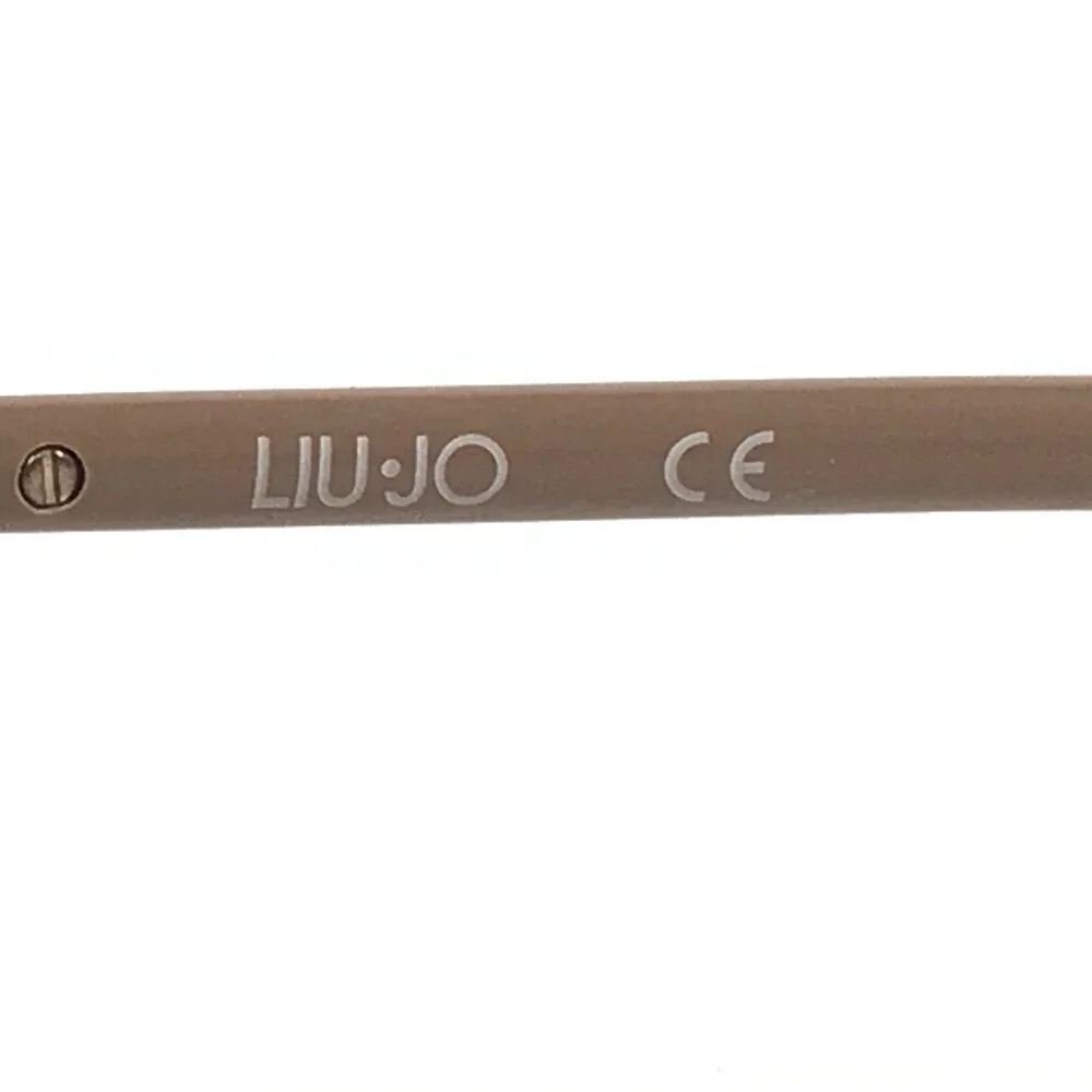 Liu Jo left lens